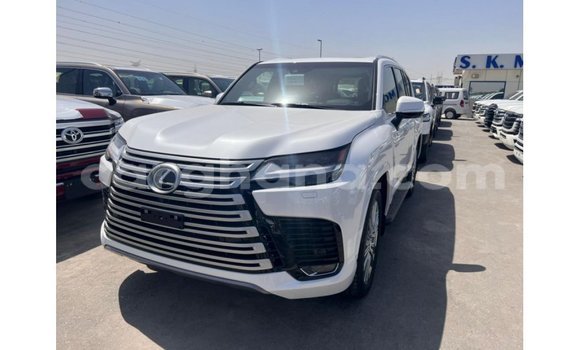 Ra Imported Lexus LX funfun Ọkọ̀ in Import - Dubai ni Ashanti
