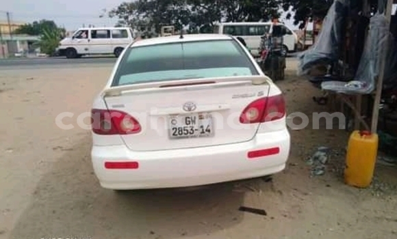 Sayi Na hannu Toyota Corolla White Mota in Accra a Greater Accra