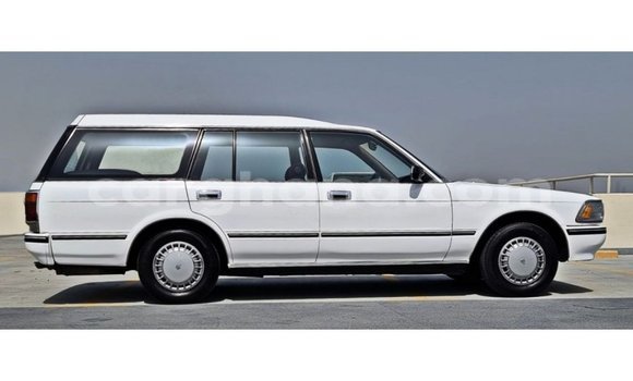 Ra Imported Toyota Crown funfun Ọkọ̀ in Import - Dubai ni Ashanti Ra Imported Toyota Crown funfun Ọkọ̀ in Import - Dubai ni Ashanti