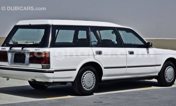 Ra Imported Toyota Crown funfun Ọkọ̀ in Import - Dubai ni Ashanti Ra Imported Toyota Crown funfun Ọkọ̀ in Import - Dubai ni Ashanti