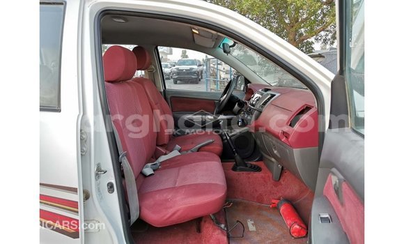 Buy Import Toyota Hilux White Car in Import - Dubai in Ashanti Buy Import Toyota Hilux White Car in Import - Dubai in Ashanti