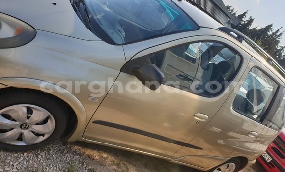 Buy Used Toyota Yaris Verso Beige Car in Sekondi–Takoradi Metropolitan in Western Buy Used Toyota Yaris Verso Beige Car in Sekondi–Takoradi Metropolitan in Western