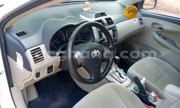 Ra Àlòkù Toyota Corolla funfun Ọkọ̀ in Accra ni Greater Accra Ra Àlòkù Toyota Corolla funfun Ọkọ̀ in Accra ni Greater Accra