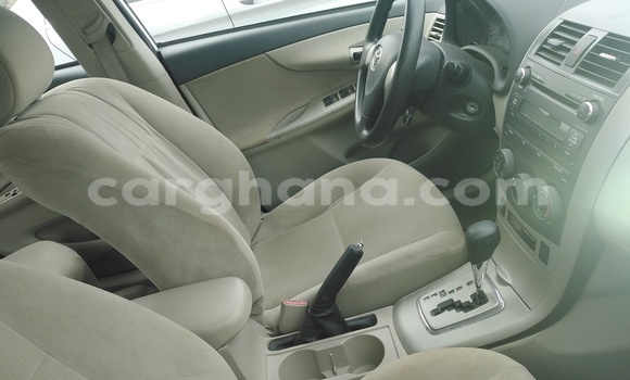 Ra Àlòkù Toyota Corolla funfun Ọkọ̀ in Adenta ni Greater Accra Ra Àlòkù Toyota Corolla funfun Ọkọ̀ in Adenta ni Greater Accra