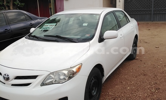 Ra Àlòkù Toyota Corolla funfun Ọkọ̀ in Adenta ni Greater Accra Ra Àlòkù Toyota Corolla funfun Ọkọ̀ in Adenta ni Greater Accra