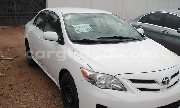 Ra Àlòkù Toyota Corolla funfun Ọkọ̀ in Adenta ni Greater Accra Ra Àlòkù Toyota Corolla funfun Ọkọ̀ in Adenta ni Greater Accra