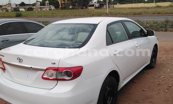Ra Àlòkù Toyota Corolla funfun Ọkọ̀ in Adenta ni Greater Accra Ra Àlòkù Toyota Corolla funfun Ọkọ̀ in Adenta ni Greater Accra