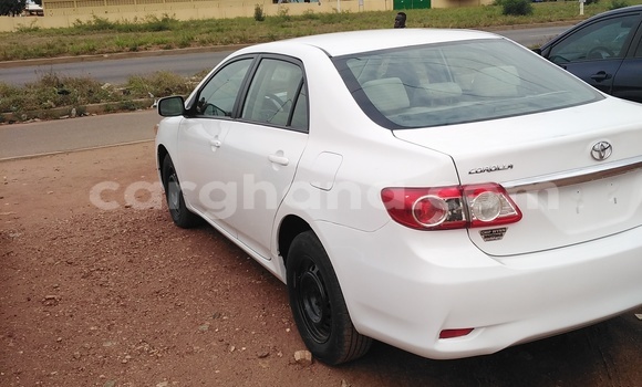 Ra Àlòkù Toyota Corolla funfun Ọkọ̀ in Adenta ni Greater Accra Ra Àlòkù Toyota Corolla funfun Ọkọ̀ in Adenta ni Greater Accra
