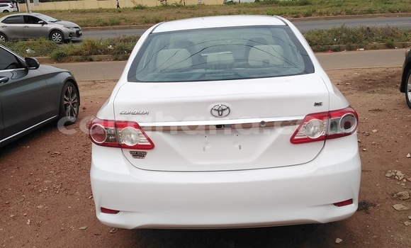 Ra Àlòkù Toyota Corolla funfun Ọkọ̀ in Adenta ni Greater Accra Ra Àlòkù Toyota Corolla funfun Ọkọ̀ in Adenta ni Greater Accra