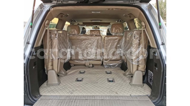 Big with watermark toyota land cruiser ashanti import dubai 43139