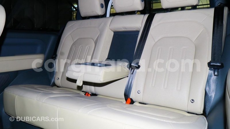 Big with watermark land rover defender ashanti import dubai 43147