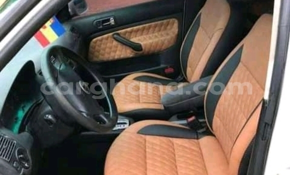 Sayi Na hannu Volkswagen Golf White Mota in Accra a Greater Accra Sayi Na hannu Volkswagen Golf White Mota in Accra a Greater Accra