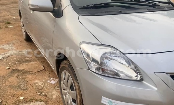 Sayi Na hannu Toyota Yaris Azurfa Mota in Asiman a Greater Accra Sayi Na hannu Toyota Yaris Azurfa Mota in Asiman a Greater Accra
