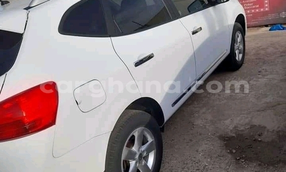 Ra Àlòkù Nissan Rogue funfun Ọkọ̀ in Accra ni Greater Accra Ra Àlòkù Nissan Rogue funfun Ọkọ̀ in Accra ni Greater Accra