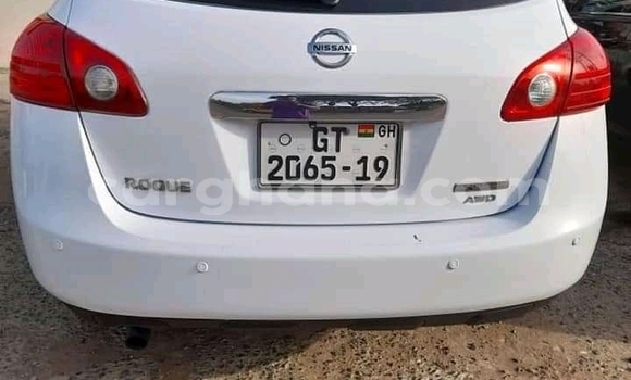 Ra Àlòkù Nissan Rogue funfun Ọkọ̀ in Accra ni Greater Accra Ra Àlòkù Nissan Rogue funfun Ọkọ̀ in Accra ni Greater Accra