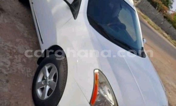 Ra Àlòkù Nissan Rogue funfun Ọkọ̀ in Accra ni Greater Accra Ra Àlòkù Nissan Rogue funfun Ọkọ̀ in Accra ni Greater Accra