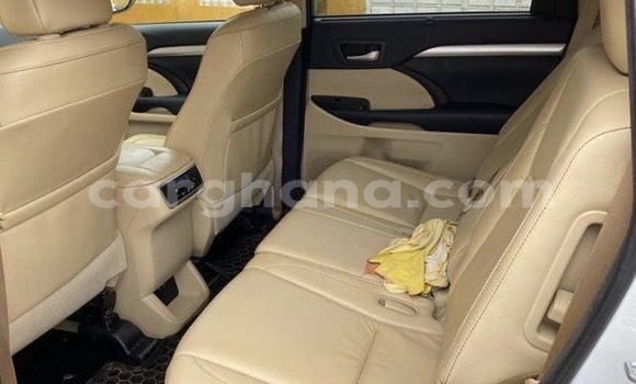 Buy Used Toyota Highlander White Car in Ashaiman in Greater Accra Buy Used Toyota Highlander White Car in Ashaiman in Greater Accra