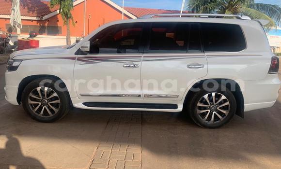 Sayi Na hannu Toyota Land Cruiser White Mota in Tema a Greater Accra Sayi Na hannu Toyota Land Cruiser White Mota in Tema a Greater Accra