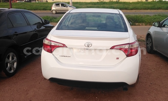 Ra Àlòkù Toyota Corolla funfun Ọkọ̀ in Adenta ni Greater Accra Ra Àlòkù Toyota Corolla funfun Ọkọ̀ in Adenta ni Greater Accra