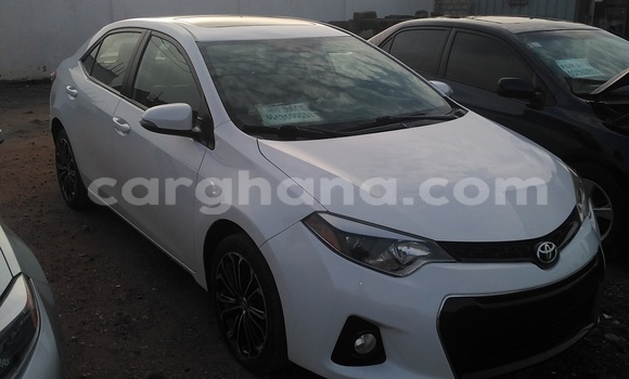Ra Àlòkù Toyota Corolla funfun Ọkọ̀ in Adenta ni Greater Accra Ra Àlòkù Toyota Corolla funfun Ọkọ̀ in Adenta ni Greater Accra