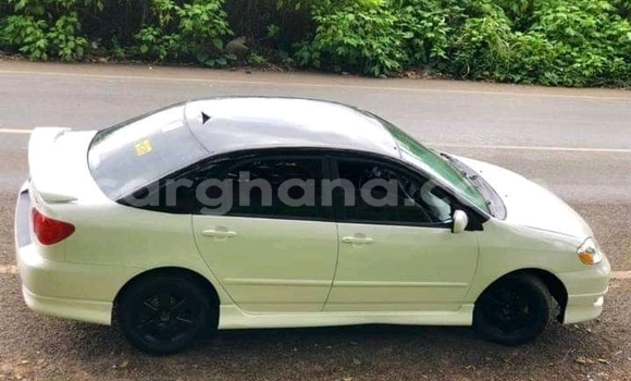 Sayi Na hannu Toyota Corolla White Mota in Accra a Greater Accra Sayi Na hannu Toyota Corolla White Mota in Accra a Greater Accra
