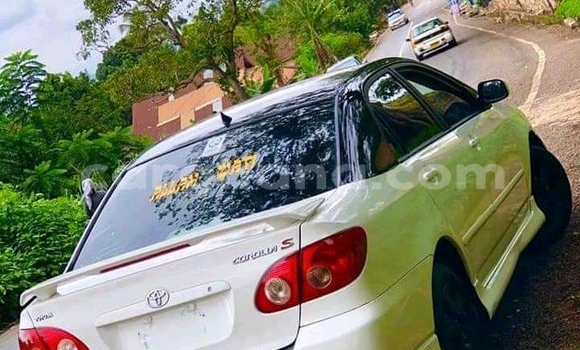 Sayi Na hannu Toyota Corolla White Mota in Accra a Greater Accra Sayi Na hannu Toyota Corolla White Mota in Accra a Greater Accra