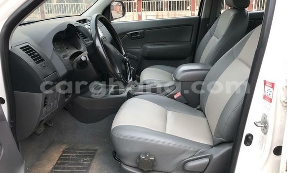 Sayi Na hannu Toyota Hilux White Mota in Accra a Greater Accra Sayi Na hannu Toyota Hilux White Mota in Accra a Greater Accra