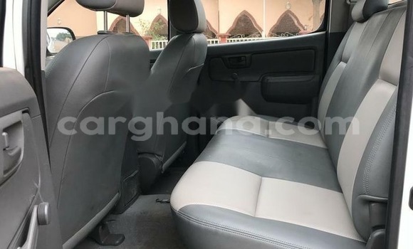 Sayi Na hannu Toyota Hilux White Mota in Accra a Greater Accra Sayi Na hannu Toyota Hilux White Mota in Accra a Greater Accra