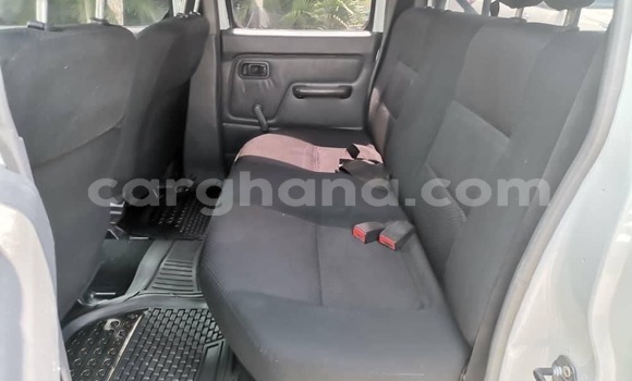 Ra Àlòkù Nissan Hardbody funfun Ọkọ̀ in Accra ni Greater Accra Ra Àlòkù Nissan Hardbody funfun Ọkọ̀ in Accra ni Greater Accra