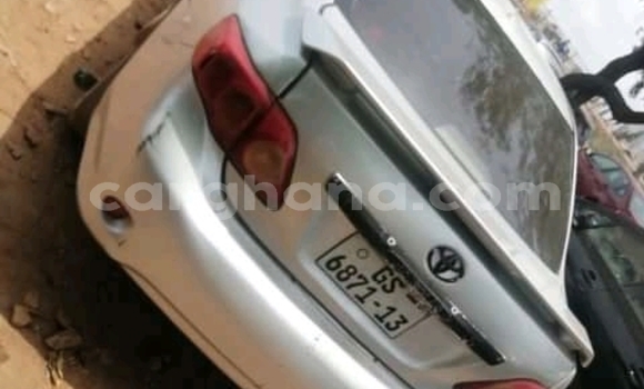 Ra Àlòkù Toyota Corolla funfun Ọkọ̀ in Accra ni Greater Accra