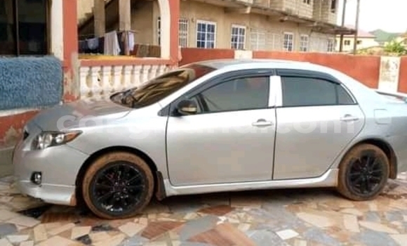 Sayi Na hannu Toyota Corolla White Mota in Accra a Greater Accra Sayi Na hannu Toyota Corolla White Mota in Accra a Greater Accra