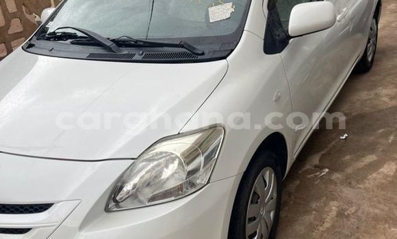 Buy Used Toyota Yaris White Car in Kumasi in Ashanti