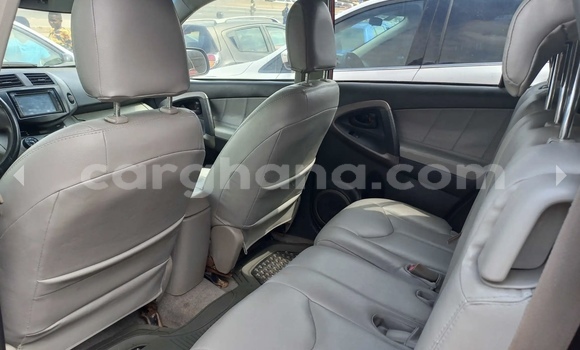 Sayi Na hannu Toyota RAV4 Red Mota in Accra a Greater Accra Sayi Na hannu Toyota RAV4 Red Mota in Accra a Greater Accra