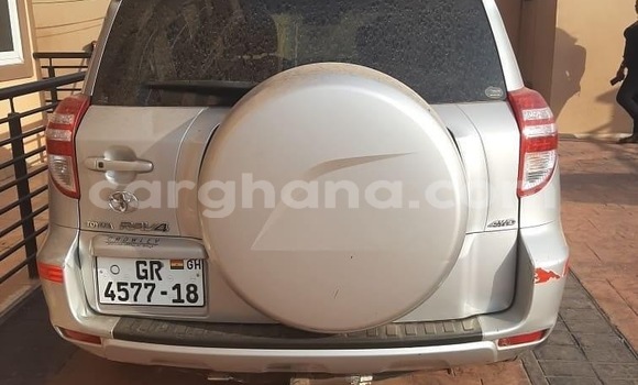 Sayi Na hannu Toyota RAV4 Azurfa Mota in Accra a Greater Accra Sayi Na hannu Toyota RAV4 Azurfa Mota in Accra a Greater Accra