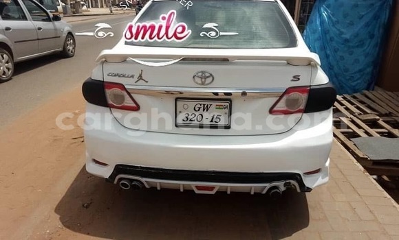 Sayi Na hannu Toyota Corolla White Mota in Accra a Greater Accra
