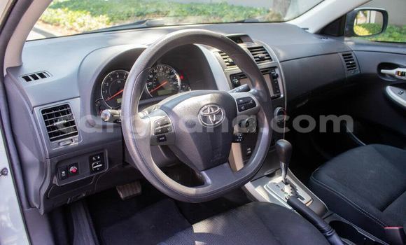 Ra Àlòkù Toyota Corolla funfun Ọkọ̀ in Accra ni Greater Accra Ra Àlòkù Toyota Corolla funfun Ọkọ̀ in Accra ni Greater Accra