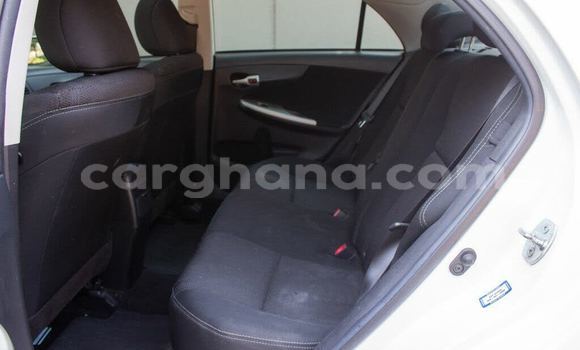 Ra Àlòkù Toyota Corolla funfun Ọkọ̀ in Accra ni Greater Accra Ra Àlòkù Toyota Corolla funfun Ọkọ̀ in Accra ni Greater Accra