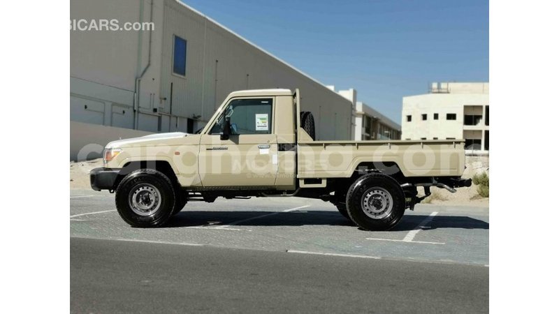 Big with watermark toyota land cruiser ashanti import dubai 43401