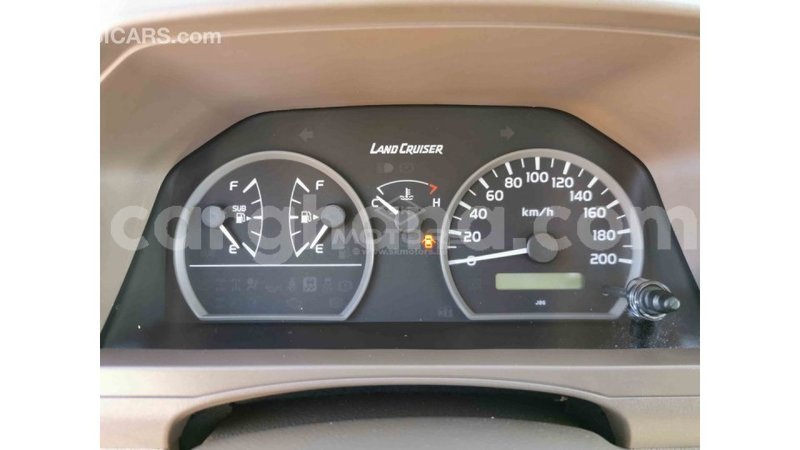 Big with watermark toyota land cruiser ashanti import dubai 43401