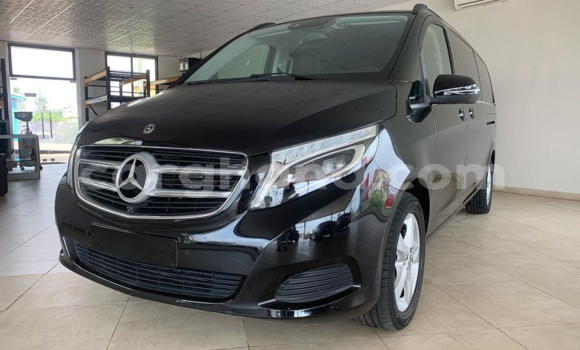 Ra Àlòkù Mercedes‒Benz V-klasse Black Ọkọ̀ in Accra ni Greater Accra