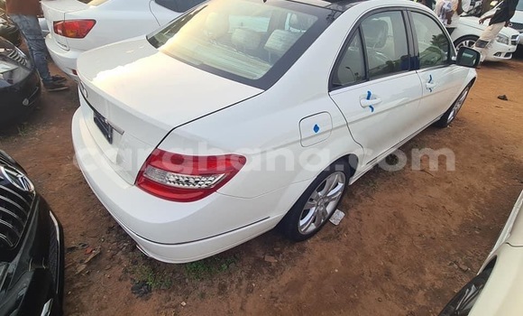 Sayi Na hannu Mercedes-Benz C-Classe White Mota in Accra a Greater Accra Sayi Na hannu Mercedes-Benz C-Classe White Mota in Accra a Greater Accra