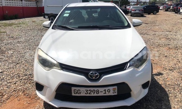 Sayi Na hannu Toyota Corolla White Mota in Accra a Greater Accra