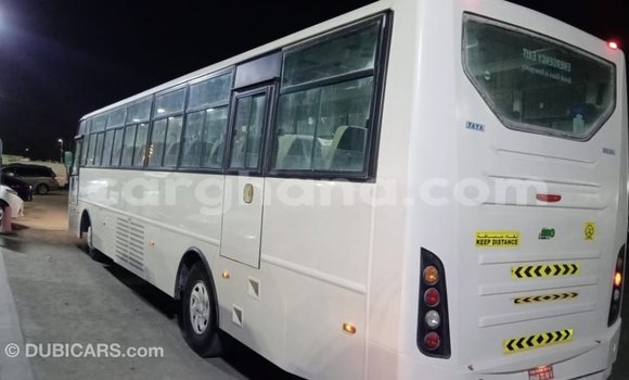 Ra Imported Tata 709 funfun Ọkọ̀ akẹ́rù ńlá in Import - Dubai ni Ashanti Ra Imported Tata 709 funfun Ọkọ̀ akẹ́rù ńlá in Import - Dubai ni Ashanti