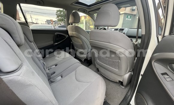 Buy Used Toyota RAV4 White Car in Sekondi–Takoradi Metropolitan in Western Buy Used Toyota RAV4 White Car in Sekondi–Takoradi Metropolitan in Western