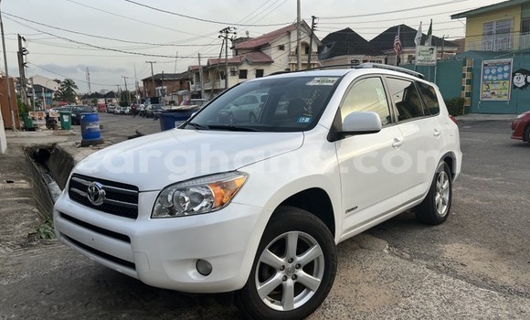 Buy Used Toyota RAV4 White Car in Sekondi–Takoradi Metropolitan in Western Buy Used Toyota RAV4 White Car in Sekondi–Takoradi Metropolitan in Western