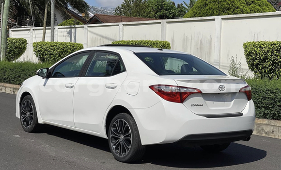 Sayi Na hannu Toyota Corolla White Mota in Accra a Greater Accra Sayi Na hannu Toyota Corolla White Mota in Accra a Greater Accra