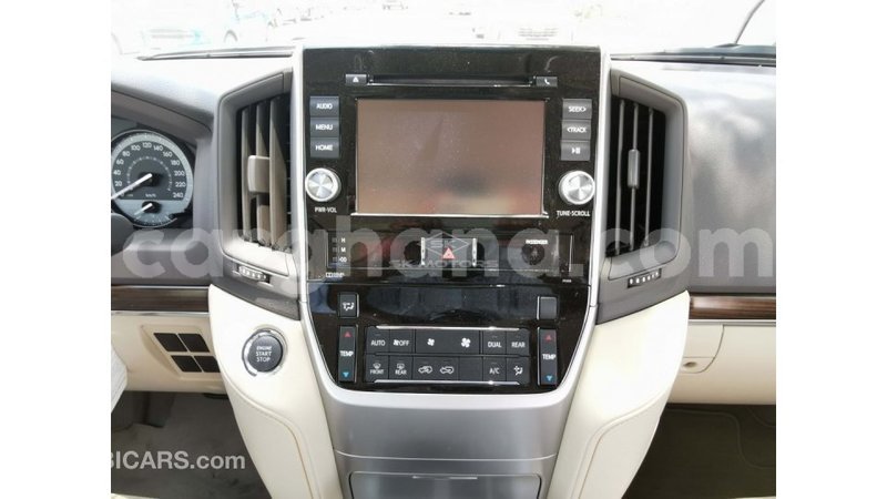 Big with watermark toyota land cruiser ashanti import dubai 43490