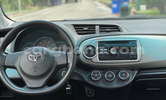 Ra Àlòkù Toyota Yaris Silver Ọkọ̀ in Accra ni Greater Accra Ra Àlòkù Toyota Yaris Silver Ọkọ̀ in Accra ni Greater Accra