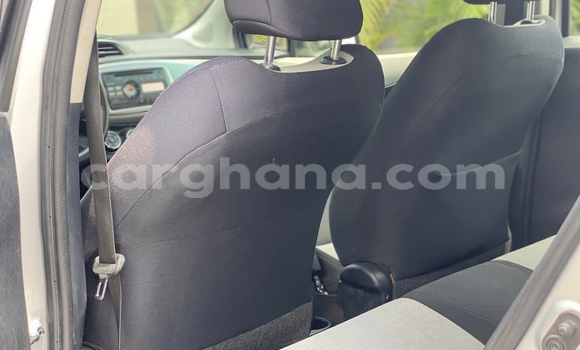 Ra Àlòkù Toyota Yaris Silver Ọkọ̀ in Accra ni Greater Accra Ra Àlòkù Toyota Yaris Silver Ọkọ̀ in Accra ni Greater Accra