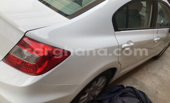 Sayi Na hannu Honda Civic White Mota in Accra a Greater Accra Sayi Na hannu Honda Civic White Mota in Accra a Greater Accra